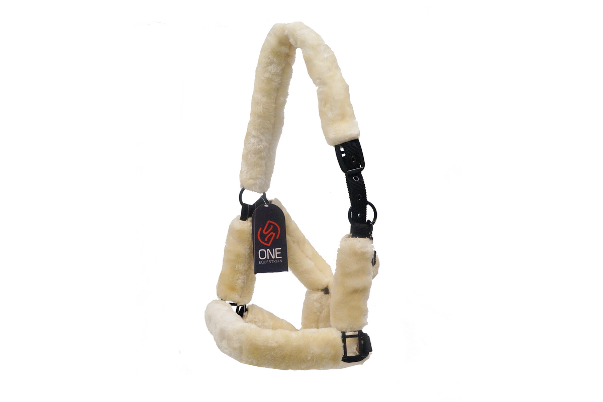 One Nylon halster met schapenvacht