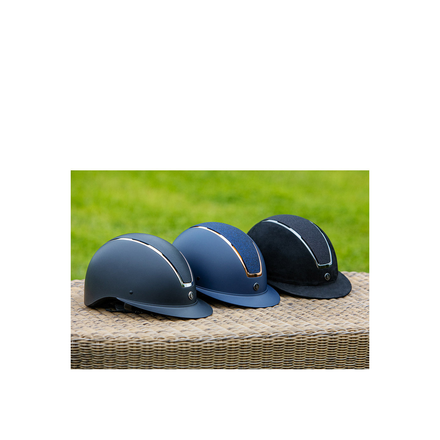 Reithelmet BR Omega painted w/carbon top side VG1