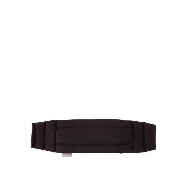 The ANKY® Cheek Protector is made of soft neoprene. Features two elastic loops to secure the cheek protector to the bridle. 22,5 centimeters long and 5 centimeters wide, but can be cut to fit your horse. Machine washable.