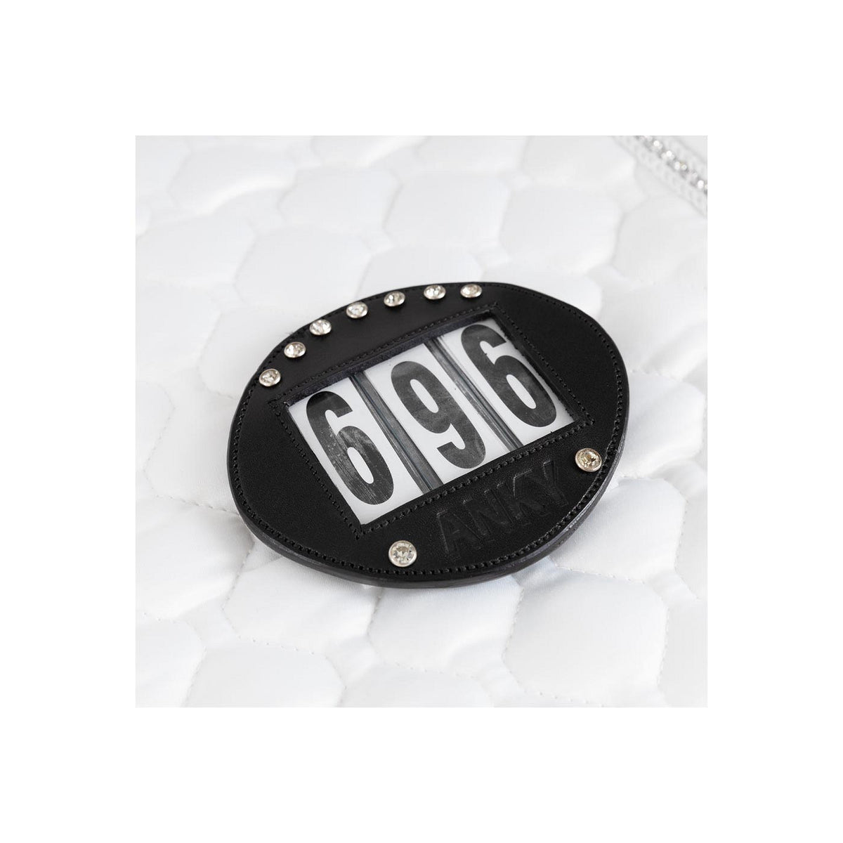 These metal pins and Velcro straps are intended to attach the ANKY leather number holder, art. A81900 to a competition saddle pad. <BR><BR>  One set contains: <BR> 2 soft hairy Velcro parts <BR> 4 hard hairy Velcro straps <BR> 8 metal pins