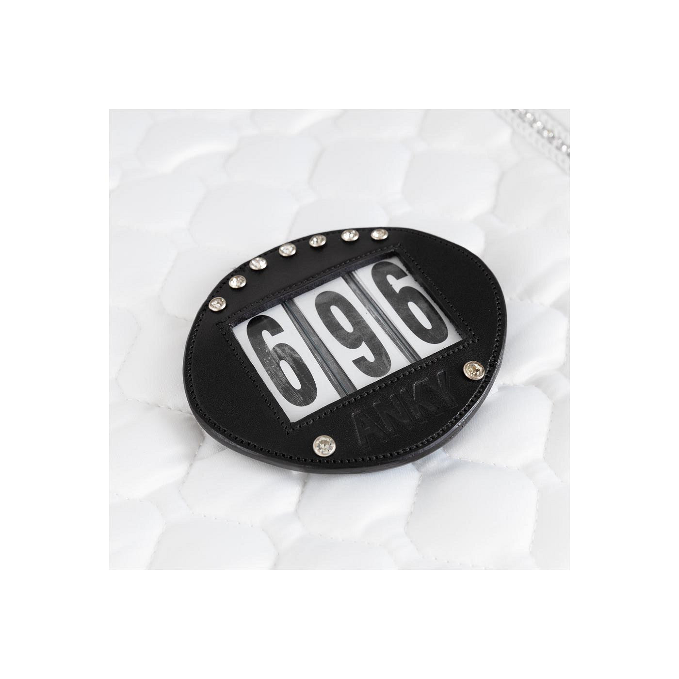 These metal pins and Velcro straps are intended to attach the ANKY leather number holder, art. A81900 to a competition saddle pad. <BR><BR>  One set contains: <BR> 2 soft hairy Velcro parts <BR> 4 hard hairy Velcro straps <BR> 8 metal pins